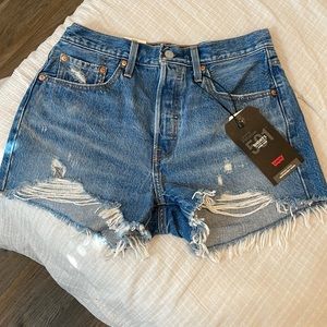 Women’s Levi’s 501 shorts. High rise size 28 new with tags!!